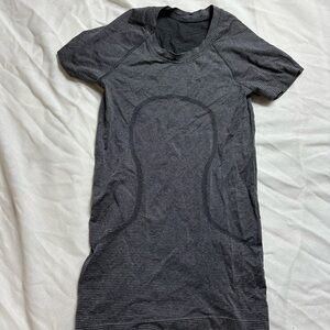 Lululemon Swiftly Tech 2.0 Shirt Hip Length